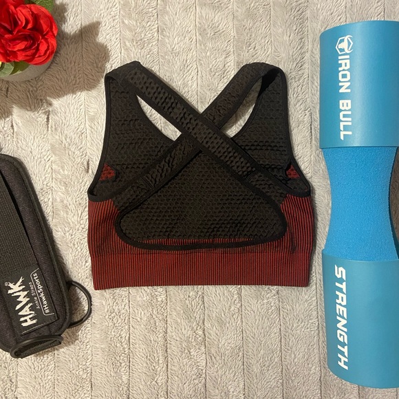 Red & Black Amazon Workout Set - Picture 3 of 12